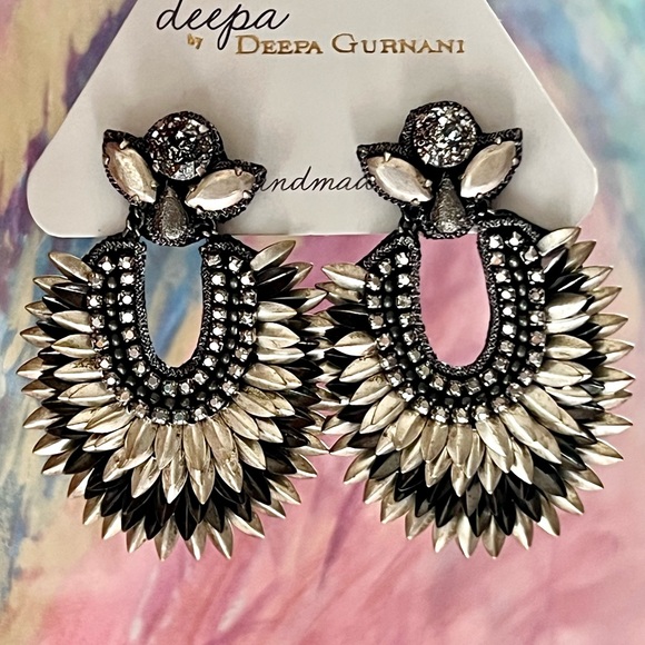 🌺🎉HP🎉🌺 NWT Deepa Gurnani Crystal Lotus Petal Chandeliers - Picture 16 of 16